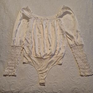 Le Lis Collection women's Medium long sleeve bodysuit cream NWOT